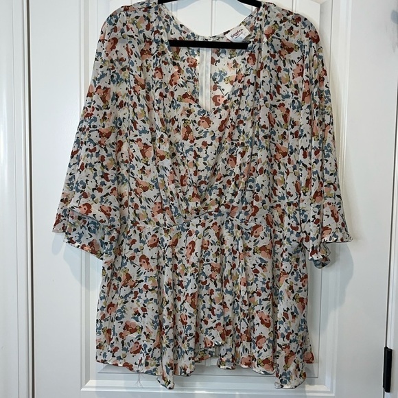 Hayden Tops - Very flowy boho hippie cottage core floral blouse 3/4 batwing sleeve size 1XL